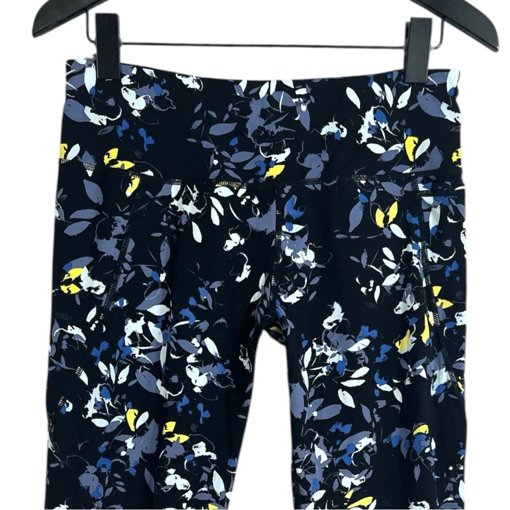 Sweaty Betty Power 7/8 Leggings in a Black Blue Floral Print with Side Pockets - Picture 3 of 6